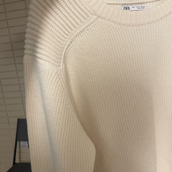 Like new Zara Sweat - Picture 2 of 3